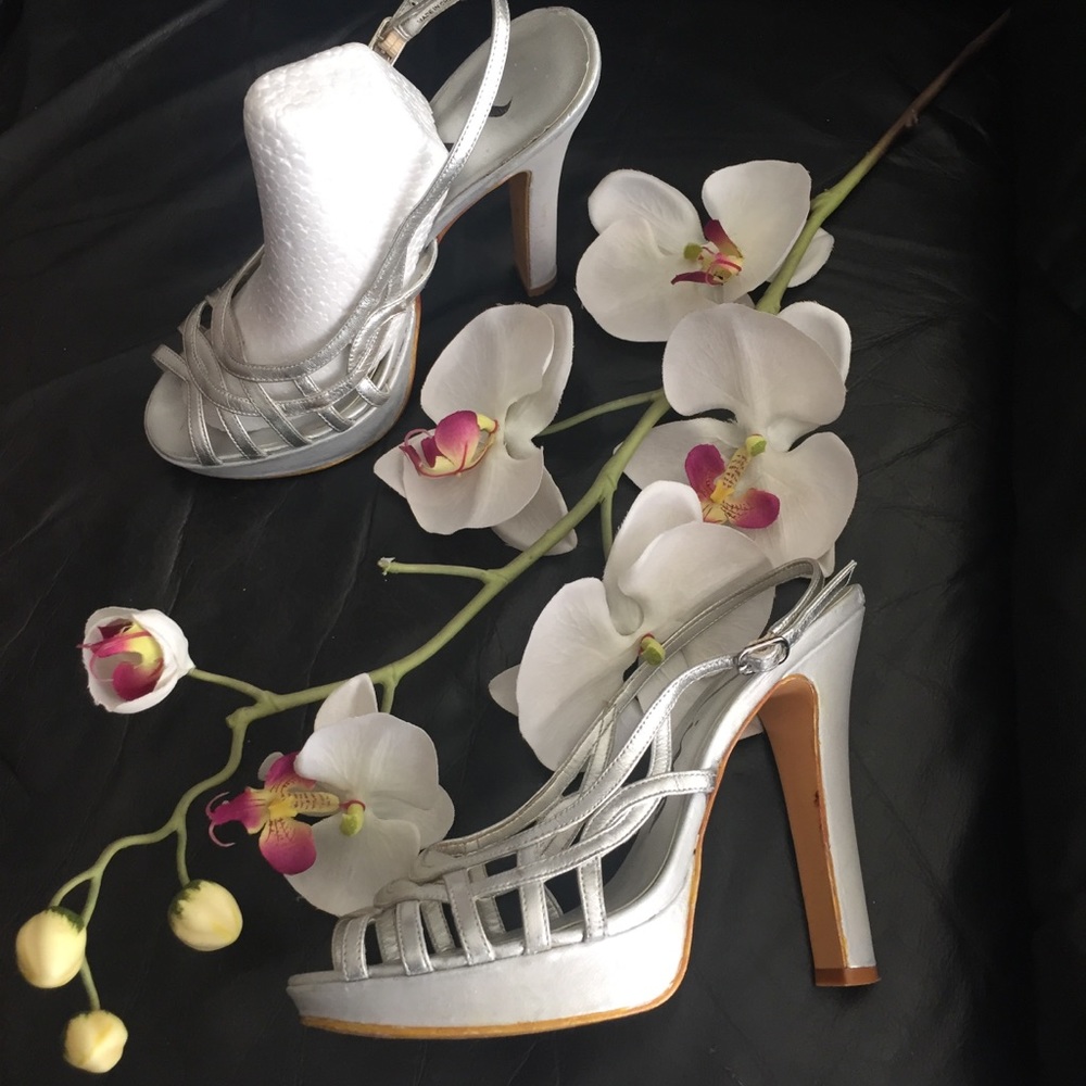 Nina Silver Leather Heels pre owned Size7.5